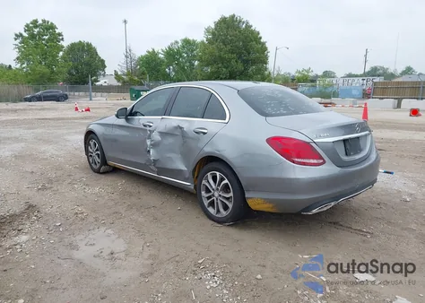 2015 Mercedes-Benz C 300 4Matic/Luxury 4Matic/Sport 4Matic из США, поврежденный, VIN 55SWF4KB7FU033536